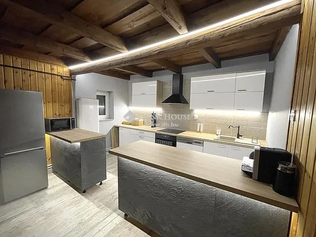 Eladó kereskedelmi és ipari ingatlan Nyáregyháza 2000 nm