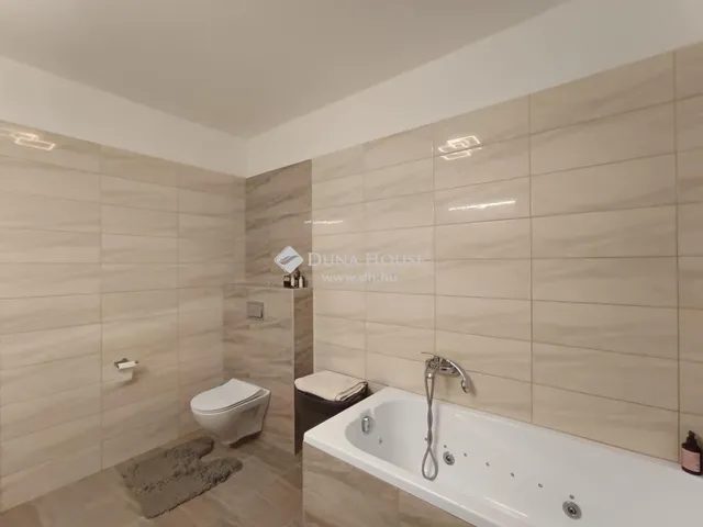 Eladó ház Pomáz 208 nm