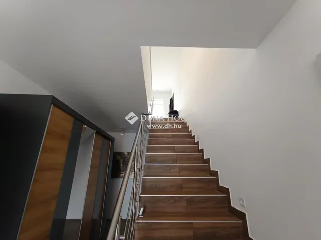 Eladó ház Pomáz 208 nm