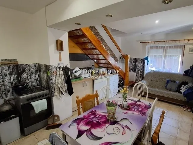 Eladó ház Felsőpakony 210 nm