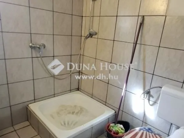 Eladó ház Felsőpakony 210 nm