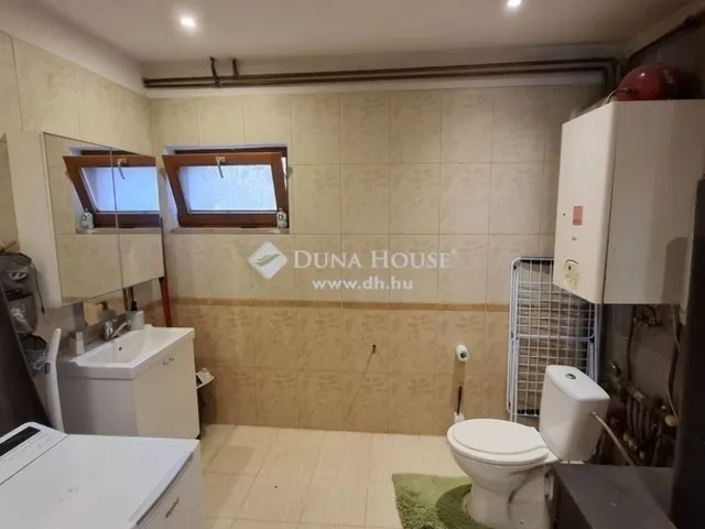 Eladó ház Felsőpakony 210 nm