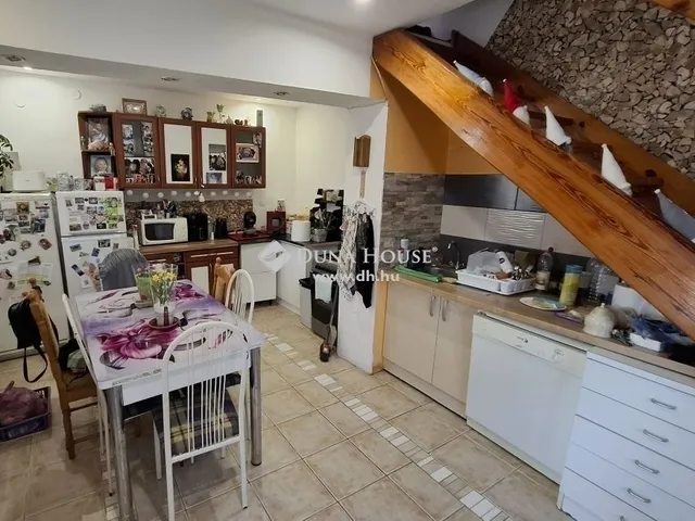 Eladó ház Felsőpakony 210 nm