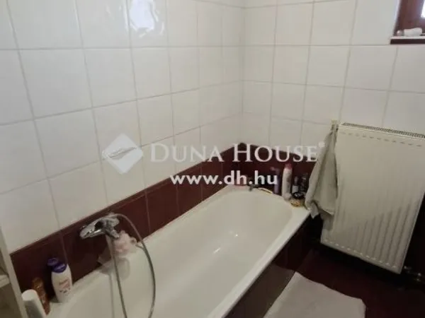 Eladó ház Felsőpakony 210 nm