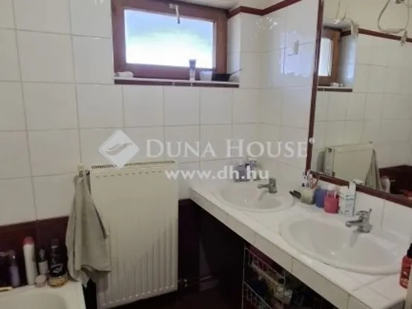 Eladó ház Felsőpakony 210 nm