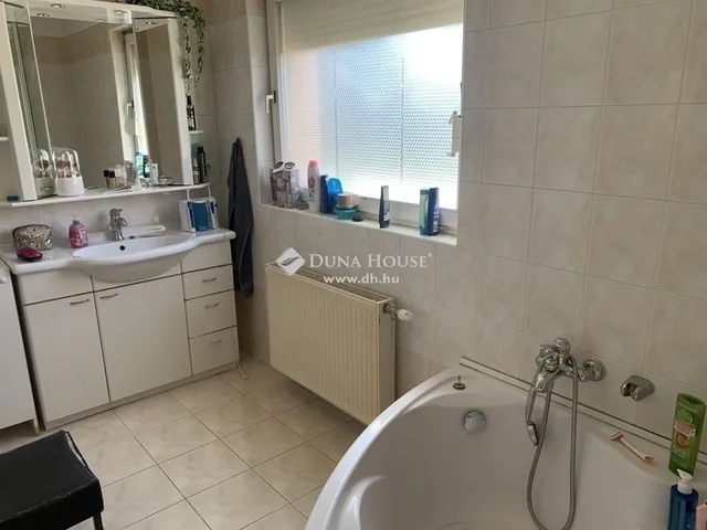 Eladó ház Fót 298 nm