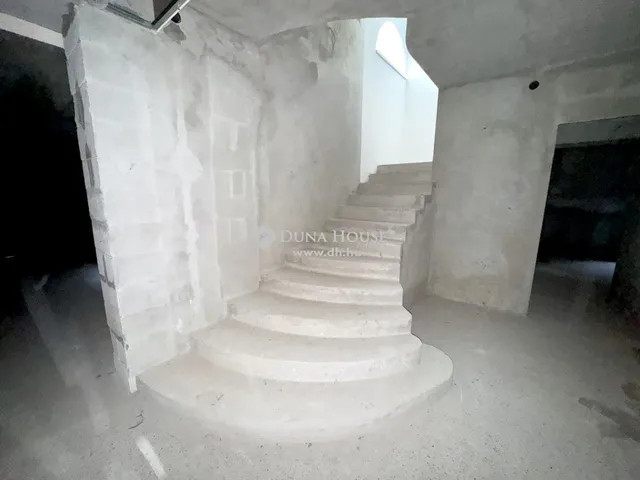 Eladó ház Üröm 783 nm