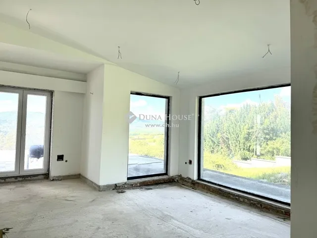Eladó ház Üröm 783 nm