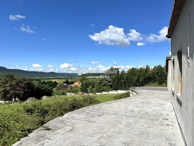 Eladó ház Üröm 783 nm