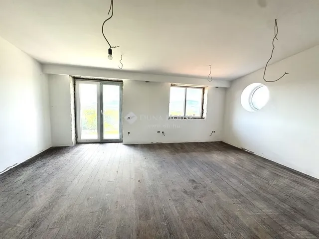 Eladó ház Üröm 783 nm