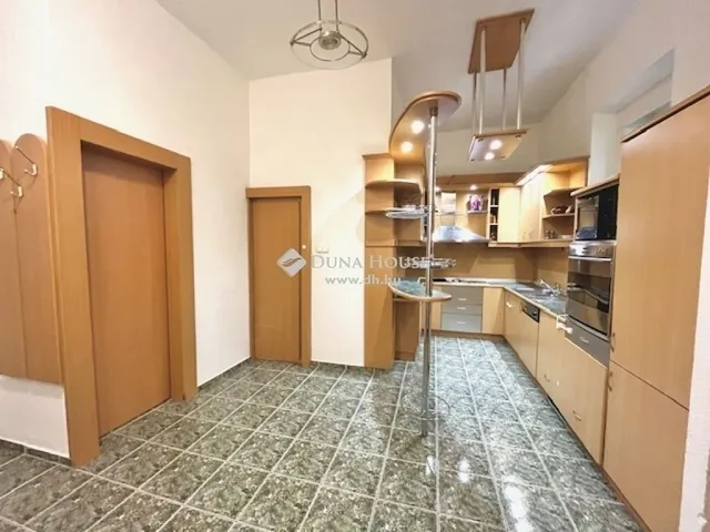 Eladó lakás Budapest I. kerület 71 nm