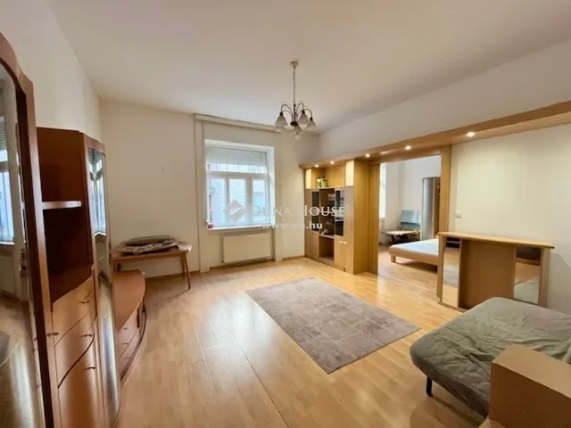 Eladó lakás Budapest I. kerület 71 nm
