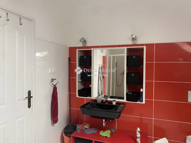 Eladó ház Budapest XVI. kerület 178 nm