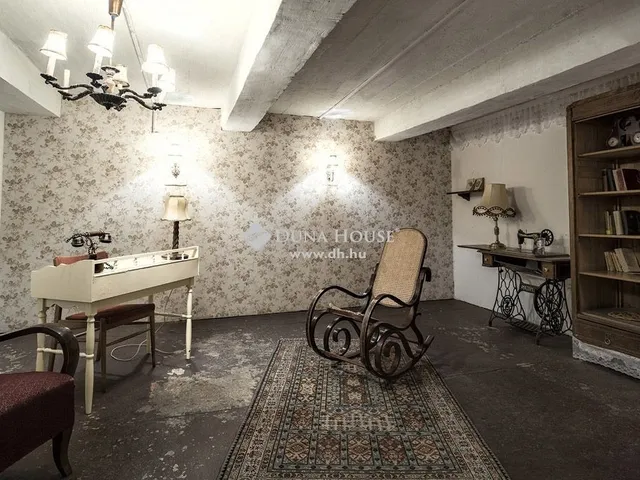Eladó kereskedelmi és ipari ingatlan Budapest XXI. kerület, Csepel Belváros 1670 nm
