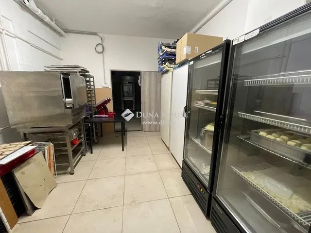 Eladó kereskedelmi és ipari ingatlan Budapest XXI. kerület, Csepel Belváros 1670 nm