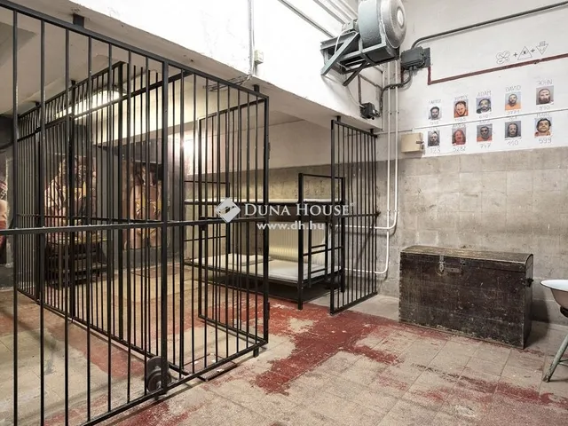 Eladó kereskedelmi és ipari ingatlan Budapest XXI. kerület, Csepel Belváros 1670 nm