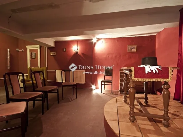 Eladó kereskedelmi és ipari ingatlan Budapest XXI. kerület, Csepel Belváros 1670 nm