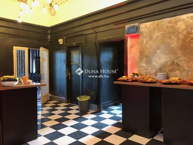 Eladó kereskedelmi és ipari ingatlan Budapest XXI. kerület, Csepel Belváros 1670 nm