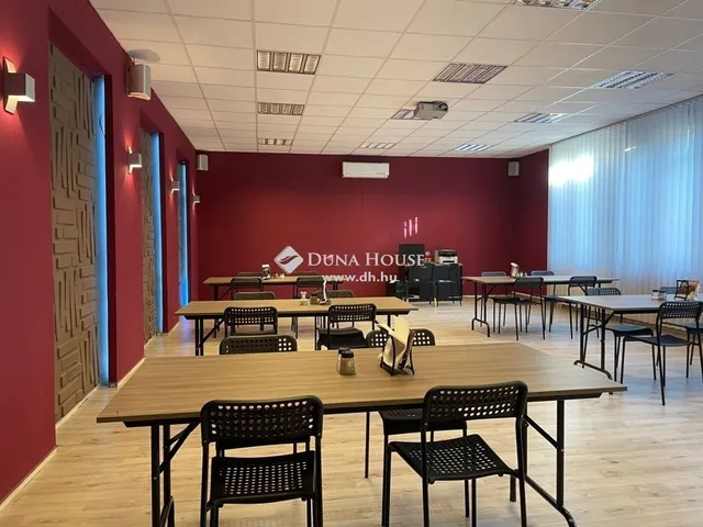 Eladó kereskedelmi és ipari ingatlan Budapest XXI. kerület, Csepel Belváros 1670 nm