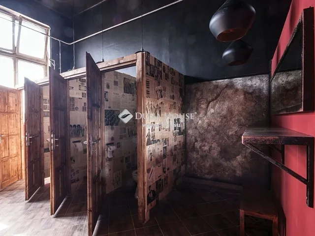 Eladó kereskedelmi és ipari ingatlan Budapest XXI. kerület, Csepel Belváros 1670 nm