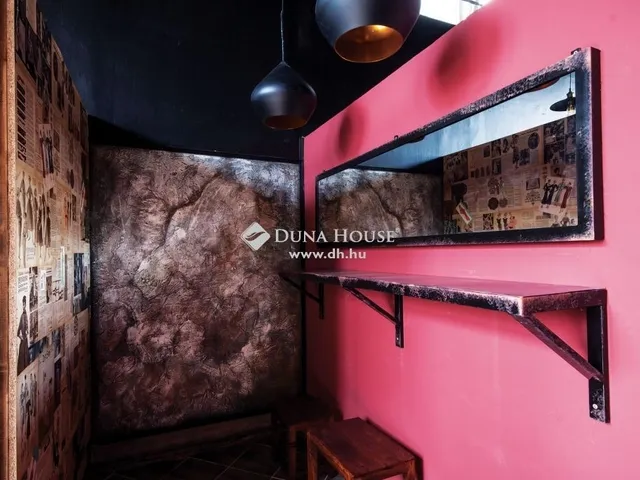 Eladó kereskedelmi és ipari ingatlan Budapest XXI. kerület, Csepel Belváros 1670 nm