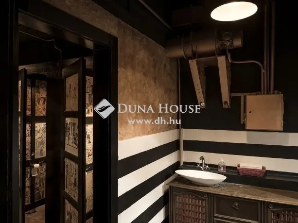 Eladó kereskedelmi és ipari ingatlan Budapest XXI. kerület, Csepel Belváros 1670 nm