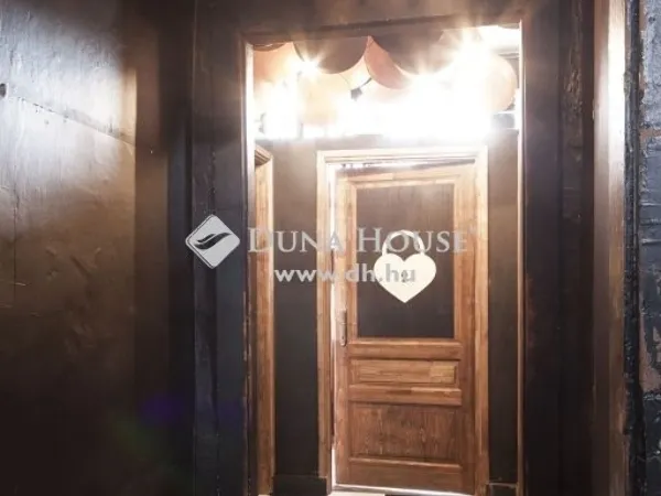 Eladó kereskedelmi és ipari ingatlan Budapest XXI. kerület, Csepel Belváros 1670 nm