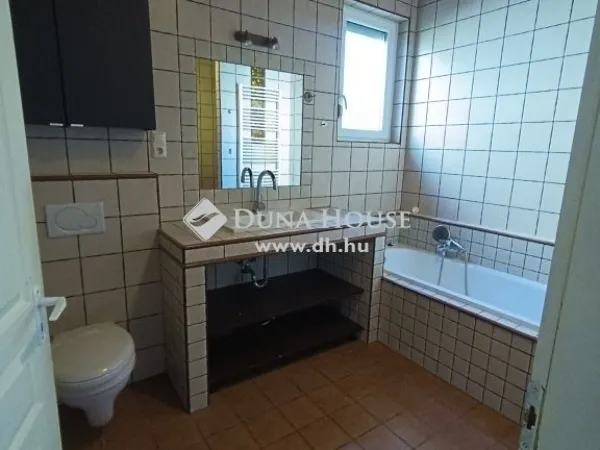 Eladó ház Budapest XVI. kerület 202 nm
