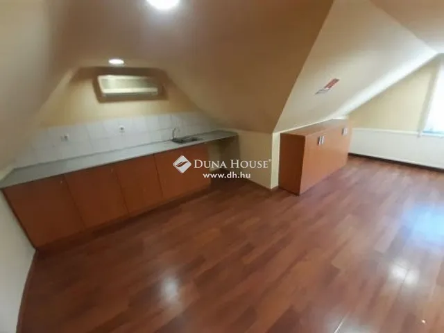 Eladó kereskedelmi és ipari ingatlan Budapest XVII. kerület 80 nm