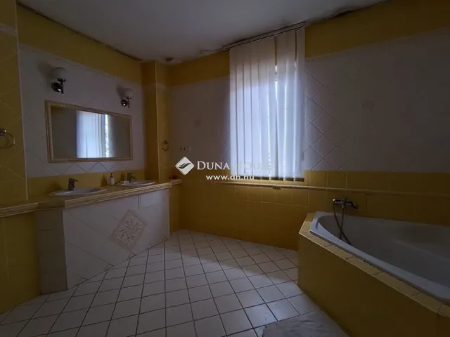 Eladó ház Budapest XVII. kerület 260 nm