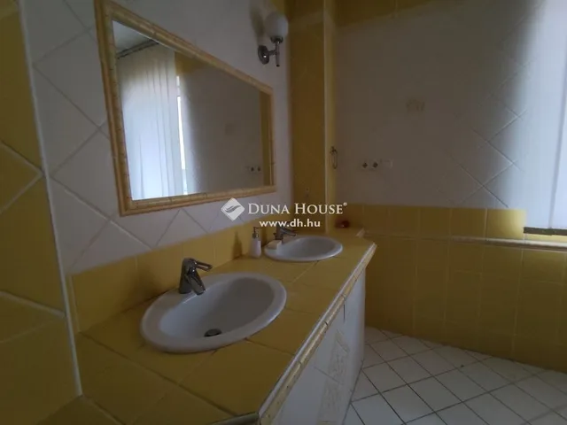 Eladó ház Budapest XVII. kerület 260 nm