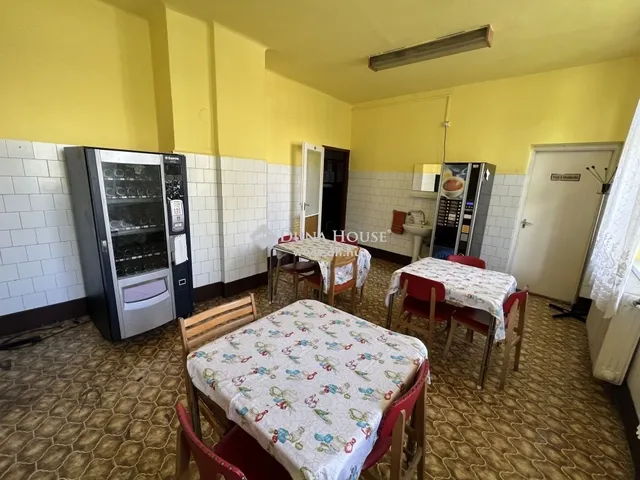 Eladó kereskedelmi és ipari ingatlan Budapest XXI. kerület, Királyerdő 1000 nm