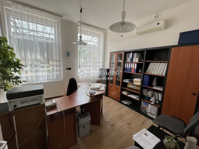 Eladó kereskedelmi és ipari ingatlan Budapest XXI. kerület, Királyerdő 1000 nm