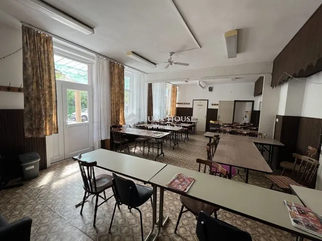 Eladó kereskedelmi és ipari ingatlan Budapest XXI. kerület, Királyerdő 1000 nm