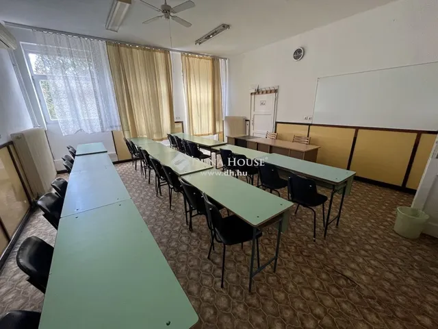 Eladó kereskedelmi és ipari ingatlan Budapest XXI. kerület, Királyerdő 1000 nm