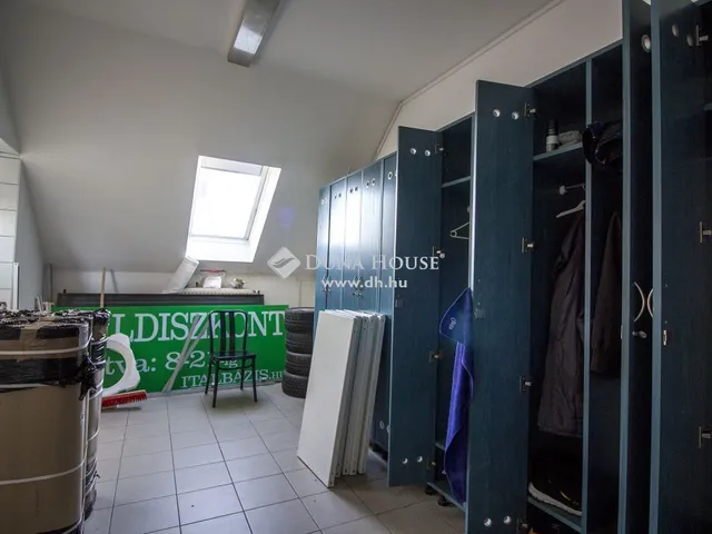 Eladó kereskedelmi és ipari ingatlan Budapest XVI. kerület 308 nm