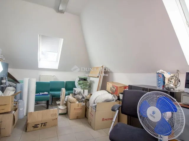 Eladó kereskedelmi és ipari ingatlan Budapest XVI. kerület 308 nm