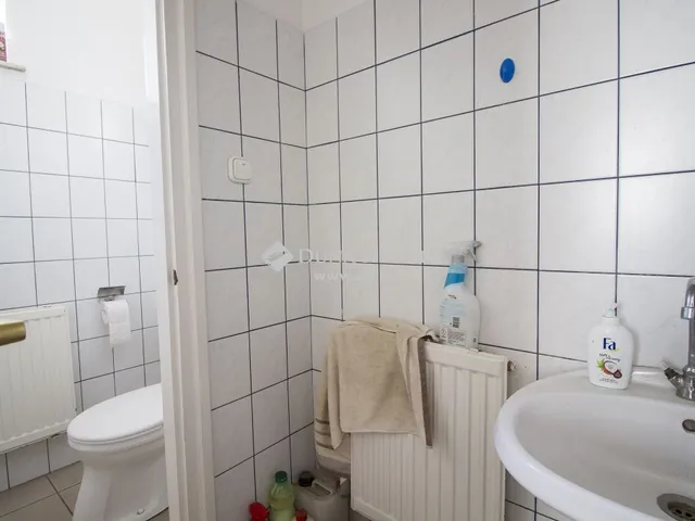 Eladó kereskedelmi és ipari ingatlan Budapest XVI. kerület 308 nm
