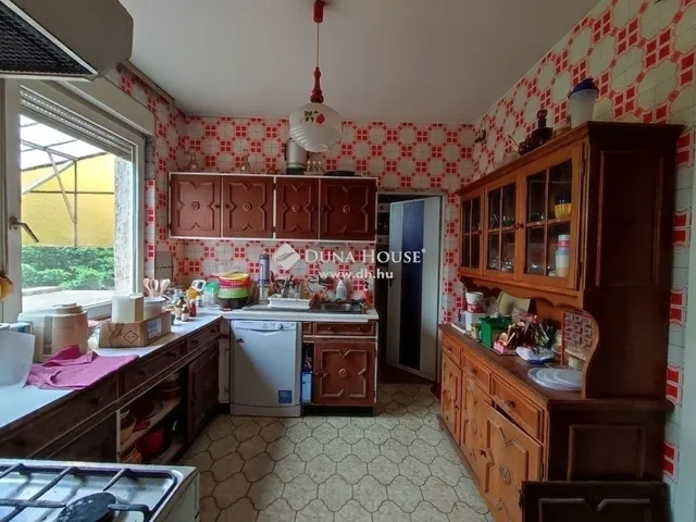 Eladó ház Budapest XVIII. kerület, Újpéteritelep 250 nm