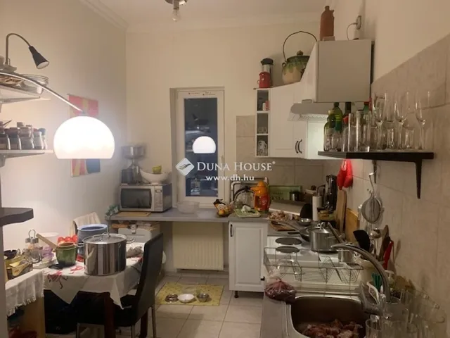 Eladó kereskedelmi és ipari ingatlan Budapest XI. kerület, Sasad-Sashegy XI. ker. 110 nm