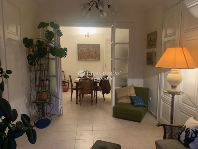 Eladó kereskedelmi és ipari ingatlan Budapest XI. kerület, Sasad-Sashegy XI. ker. 110 nm