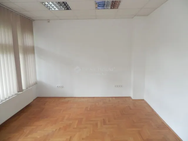 Eladó kereskedelmi és ipari ingatlan Budapest XI. kerület, Sasad-Sashegy XI. ker. 169 nm