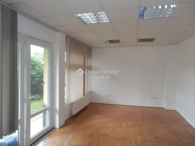 Eladó kereskedelmi és ipari ingatlan Budapest XI. kerület, Sasad-Sashegy XI. ker. 169 nm