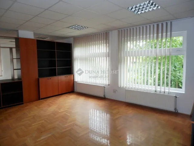 Eladó kereskedelmi és ipari ingatlan Budapest XI. kerület, Sasad-Sashegy XI. ker. 169 nm