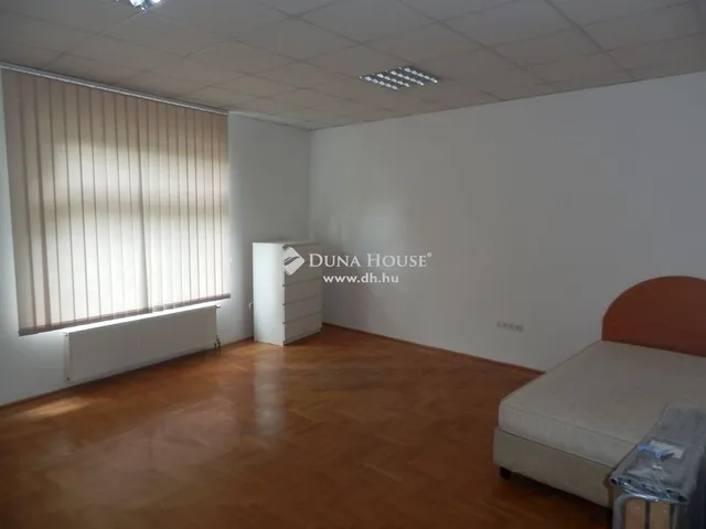 Eladó kereskedelmi és ipari ingatlan Budapest XI. kerület, Sasad-Sashegy XI. ker. 169 nm