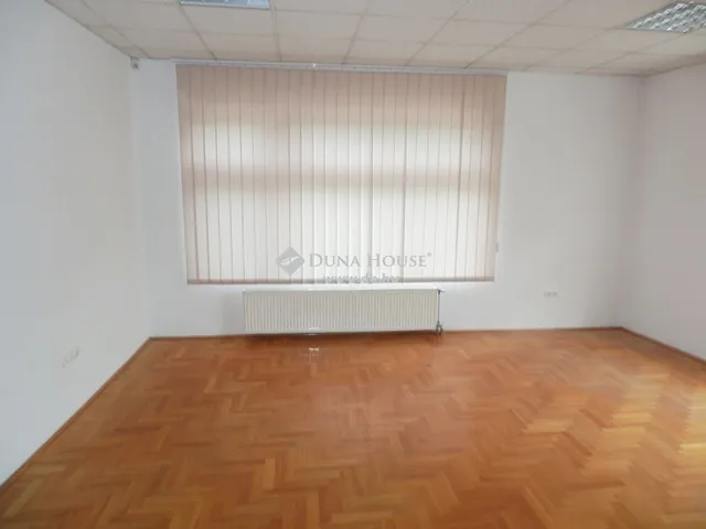 Eladó kereskedelmi és ipari ingatlan Budapest XI. kerület, Sasad-Sashegy XI. ker. 169 nm