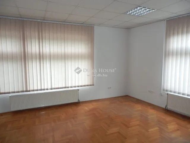 Eladó kereskedelmi és ipari ingatlan Budapest XI. kerület, Sasad-Sashegy XI. ker. 169 nm