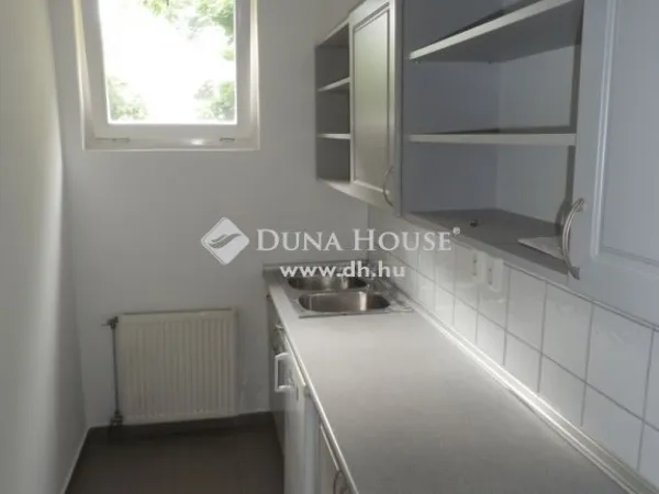 Eladó kereskedelmi és ipari ingatlan Budapest XI. kerület, Sasad-Sashegy XI. ker. 169 nm