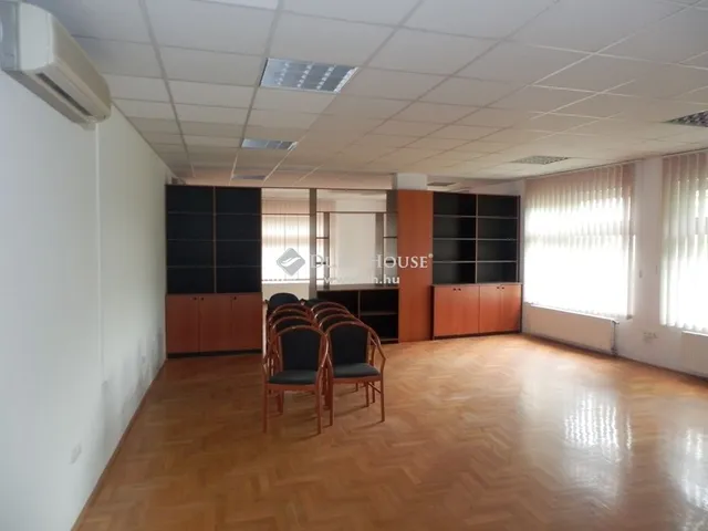 Eladó kereskedelmi és ipari ingatlan Budapest XI. kerület, Sasad-Sashegy XI. ker. 169 nm