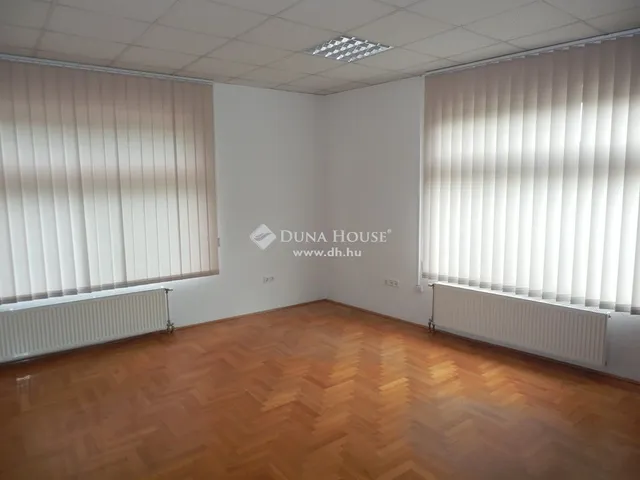 Eladó kereskedelmi és ipari ingatlan Budapest XI. kerület, Sasad-Sashegy XI. ker. 169 nm